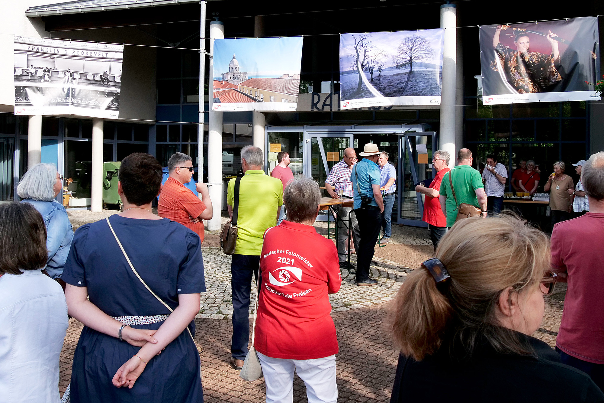 Outdoor-Ausstellung zum 50-jährigen Jubiläum am Freisener Rathaus